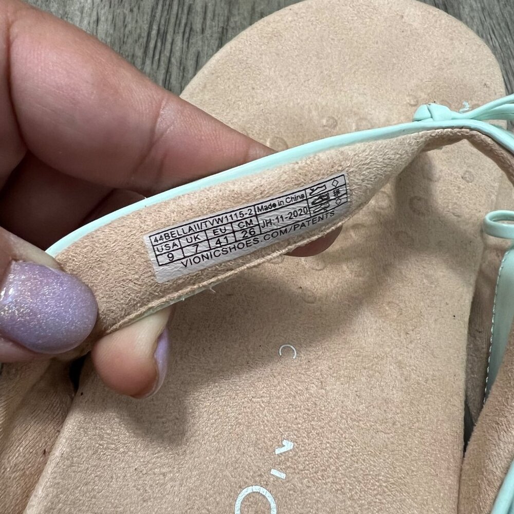 Vionic Mint Blue Bella II Bow Patent Leather Comfort Thong Sandals Womens Size 9 - Picture 8 of 9